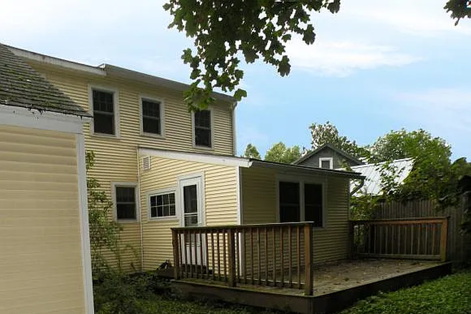 Backyard & deck - Sublets Available (Jan-May) for Old East End House