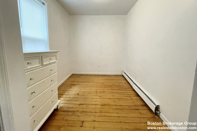 room - Modern 4 bed in Great Mission Hill Location Apartments