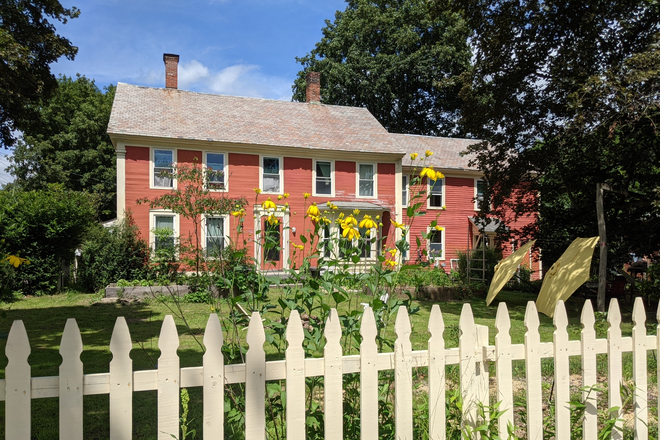 house in summer - House of Orange - private home