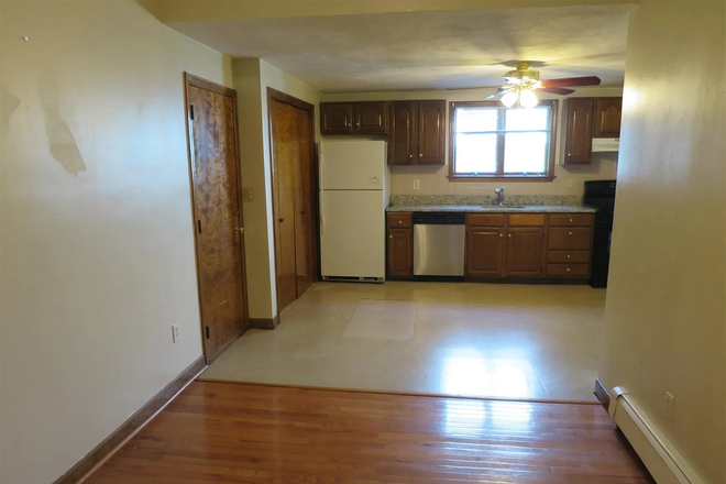 Entrance - Cozy Apt — Steps from Ball Sq/Green Line and Davis Sq/Red Line