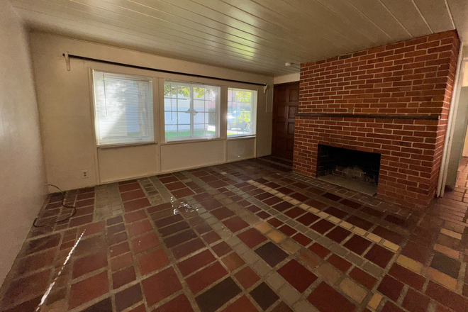 Living Room - $2,250 / 1br - 1bath Apartment w/ Parking + Private Yard Near Campus