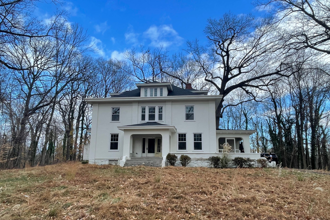1 - Beautifully renovated, 5-bedroom estate on 5 acres in prime Baltimore neighborhood.