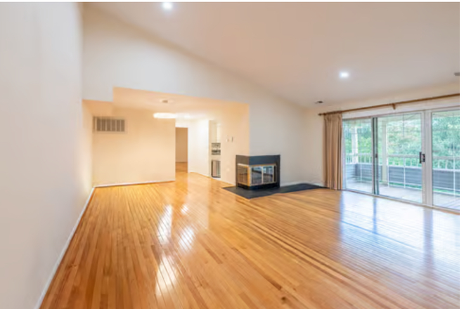 Living Room Area - 2BR third floor condo-Federal Court-Princeton