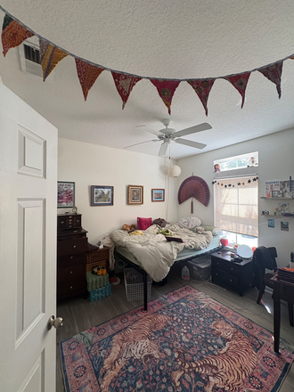 spacious room with lots of light - The Province Apartments