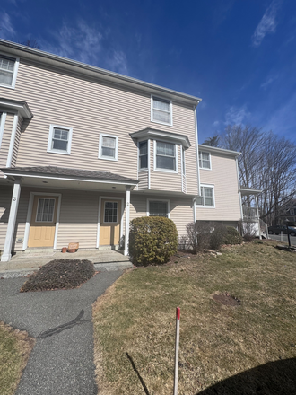 Exterior - Spacious Three Bedroom Townhouse on Main Street