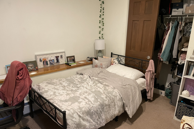 Bedroom - Symphony Rd 3 Bed Fenway Apartments