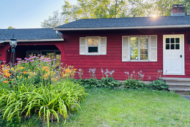 Frontier - Rooms in 4-Bedroom Home Just 5 Minutes from UMass Amherst!