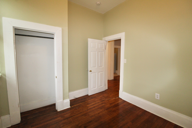 bedroom - Live Downtown! - 10 bedroom - 5 bath home for rent!
