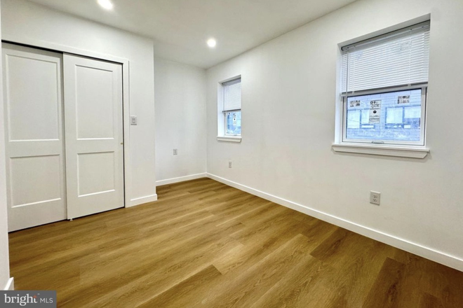 Bed - Newly renovated 6b/4b w/all new appliances, AC, and in-unit WD steps from campus House