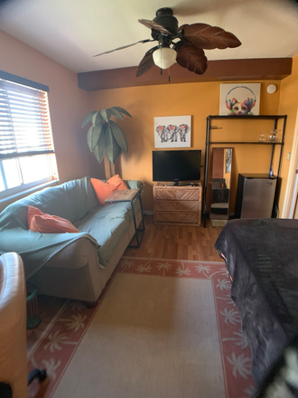 Bedroom east view - Walk to JMH Miller sch month to month priv bath Condo