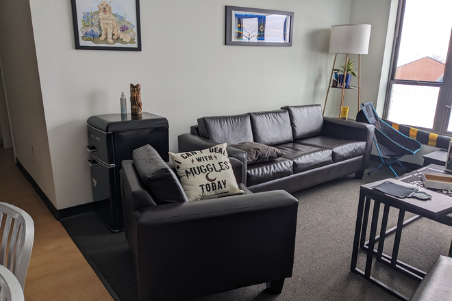 Living room - Redstone Lofts 4-bedroom