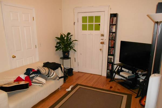 Hub Realty - Large 4 bedroom 1.5 bathroom condo, on the Green Line Babcock St stop