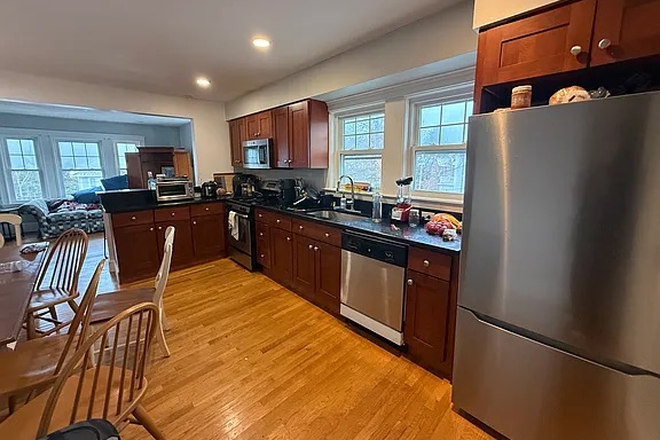 living - LOCATION!! UPDATED SPACIOUS 4 BED/2 BATH, AVAIL 9/1/26!! Apartments