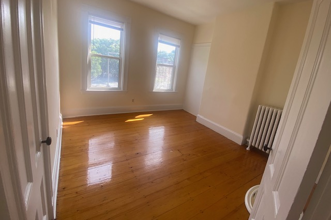 Bedroom - Modern 3-Bedroom Apartment Jamaica Plain