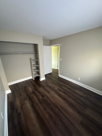 bedroom - Premier Location for all Cincinnati area students!!! Contact to work out deals on this Great Unit