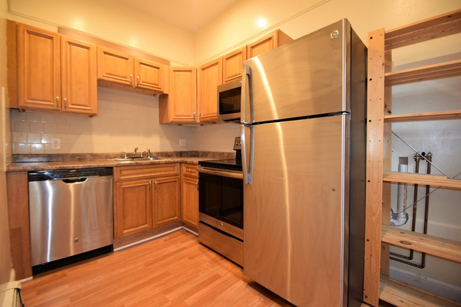 LIVING - MASSIVE 2 BED WITH CENTRAL A/C! 9/1/25!
