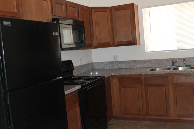 Granite kitchen - Right by Honor's complex! 4 bed 3 bath home