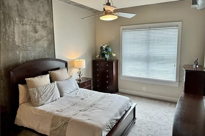 Bedroom - Looking for one roommate - Bee St Apartments/Condo, 5 min walk from campus