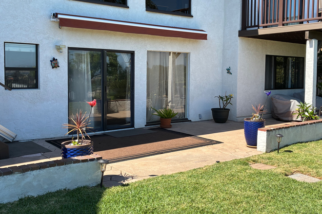Private entry - 2 Bedroom Apartment below homeowner in North PB close to Kate Sessions Park.