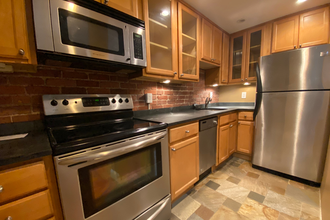 1 - GREAT location 3rd floor 1 bed on Gainsborough St with in unit laundry RENOVATED