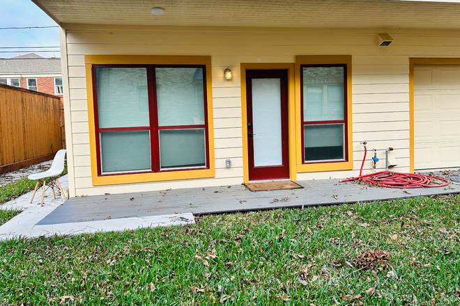 The downstairs 1bedroom/ 1 bath. - Newly Constructed Stunning 3Bed/3Bath Cottage in Historic Neighborhood.  1.8 miles from campus. House