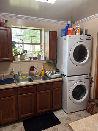 Kitchen - Basement unit in house near campus