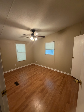 bedroom 2 - Cozy Dahlonega Room for Rent - 2 Bedrooms Available, 1 Bathroom House