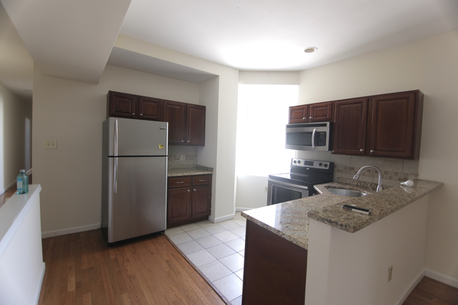 Kitchen - Off Campus Philly - Bright 4 Bed 2 Bath Apartments