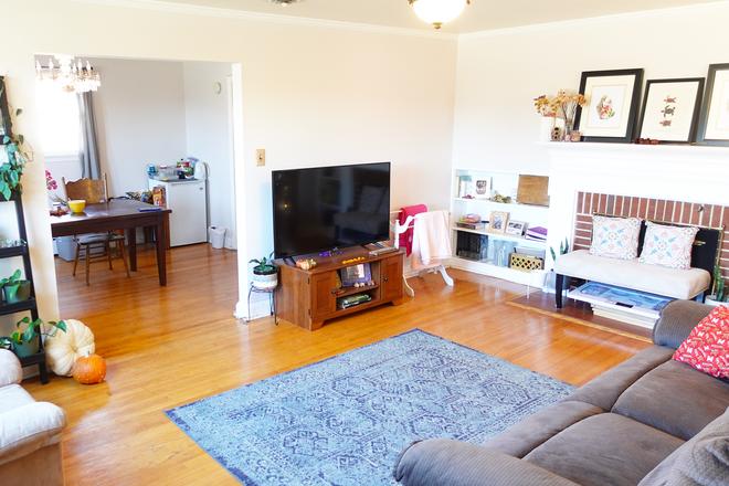 LR - 2 bed 1 bath apt in private house. Walk to UMD $875 per person.