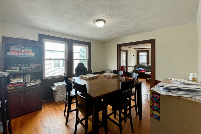 dining room - Sunny, spacious Brighton 3 bed - 1/2 fee! For 9/1 Apartments