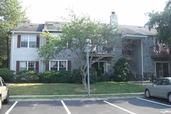 Outside building - Room in shared 2BR apt-Quince Ct-Lawrence Twp.