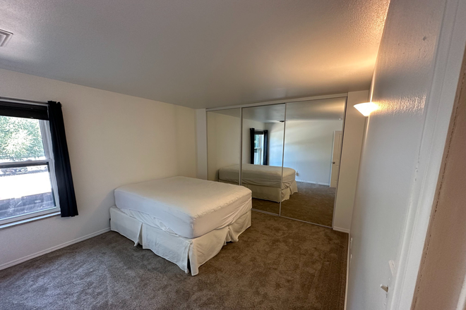 Main bedroom (bed not included) - 2 Bd, Walk to Campus or Downtown