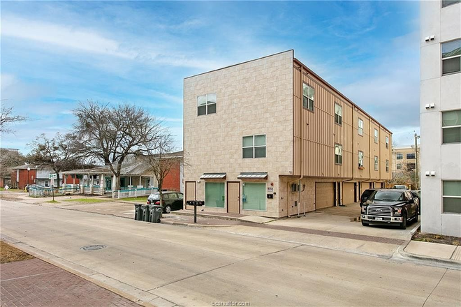 Unit C - Right behind “The Spot” in northgate