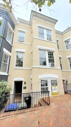 Front - Grand Victorian at Volta Park close to campus Townhome