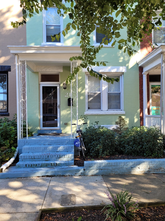 STREET VIEW - 3 BR 2.5 Bath Townhouse in The Fan Ideal for 3 medical students Finished basement backyard deck AC