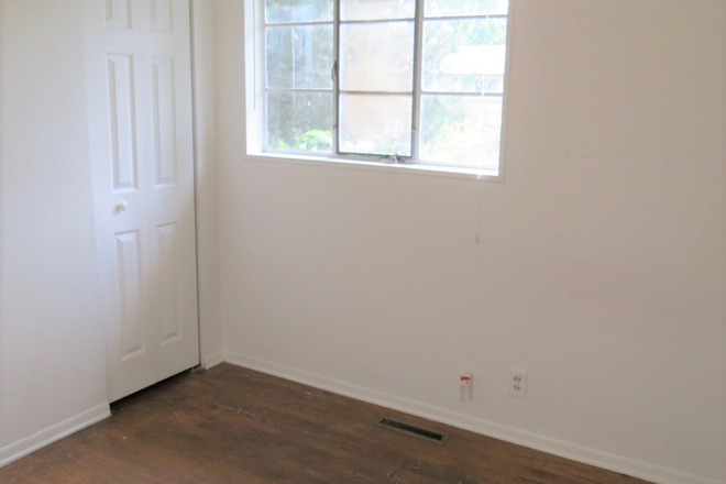 605 S. 40th - 605 S. 40th St. (5BR/3BA) House