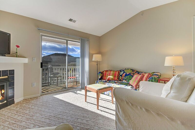 Living Room - 2 Beds 2 Baths Apartment near South Main Blacksburg