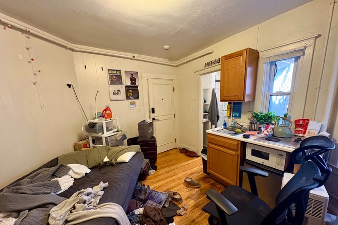 a - Great studio apartment!