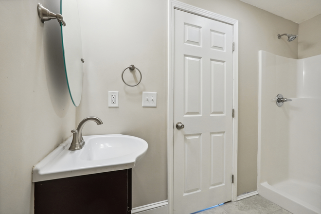 Bedroom 1 Private bath - Bedroom available in Student home. All utilities & wifi included.