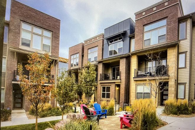 Outside 2 - 3 br 3.5 bath Luxury Townhome