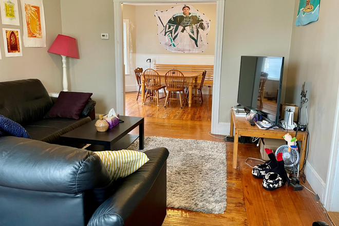 living room/dining room - Huge two floor four bedroom apartment available June!