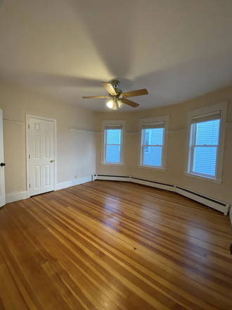 Bedroom - 5 min from JFK/UMASS Condo