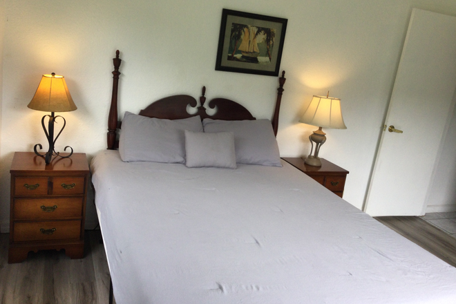 Your room, or unfurnished - Woodlands close to campus House