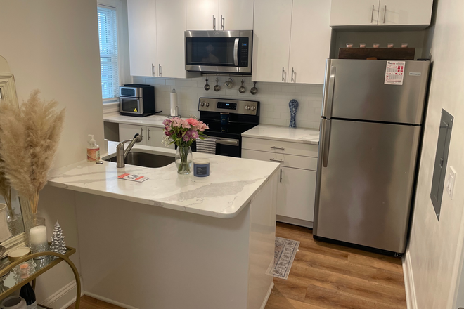Kitchen - 4240 39th Street NW - AU / Tenleytown - 2 Bedroom w/ Eat-in Kitchen - In-Unit W/D