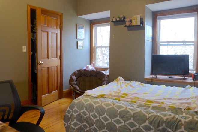 bostonrealtyonline.com - ROOMS FOR RENT in Mission Hill Five Bed with Eat-in Kitchen and Outdoor Space