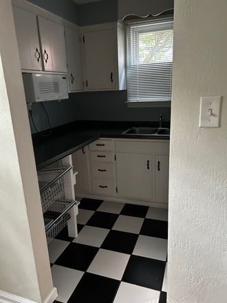 Kitchen - 1 Bedroom Apartment in safe neighborhood just a few miles from campus