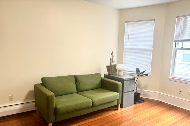Living Room - Furnished Bedroom Summer Sublet - Beckwith Circle Apartments