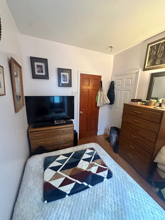 room - Bushwick, 1 Small BR in 3-BR, 1-BA Apartment
