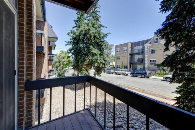 Private balcony - University Townhomes
