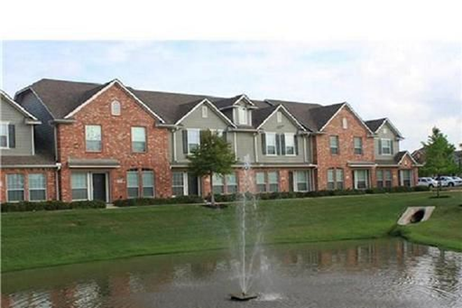 Entry fountain - Engineering Students in a Large Furnished&Supplied Townhome Need 2 Studious Students -$50 discount